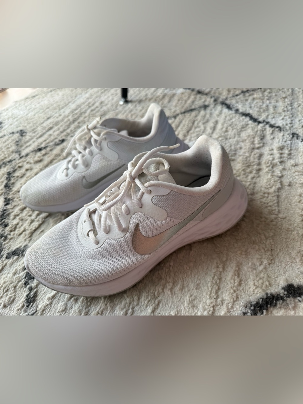 Nike White and Silver Women's Athletic Running Shoes